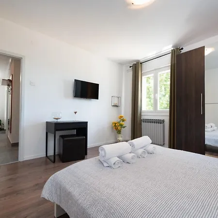 Holiday home Slivari *
